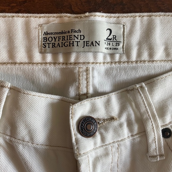 🍂 A&F White Distressed Boyfriend Cropped Jeans - Picture 3 of 8